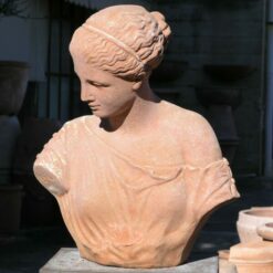 Busto-artemide-di-gabi-3-statua-busto-classico-uomo-terracotta-scultura-esterni-giardini-luxury-design-cosebelleantichemoderne