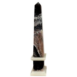 obelisco-scultura-rosso-luana-bianco-statuario-cosebelleantichemoderne